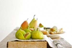 Organic figs, pears and honey